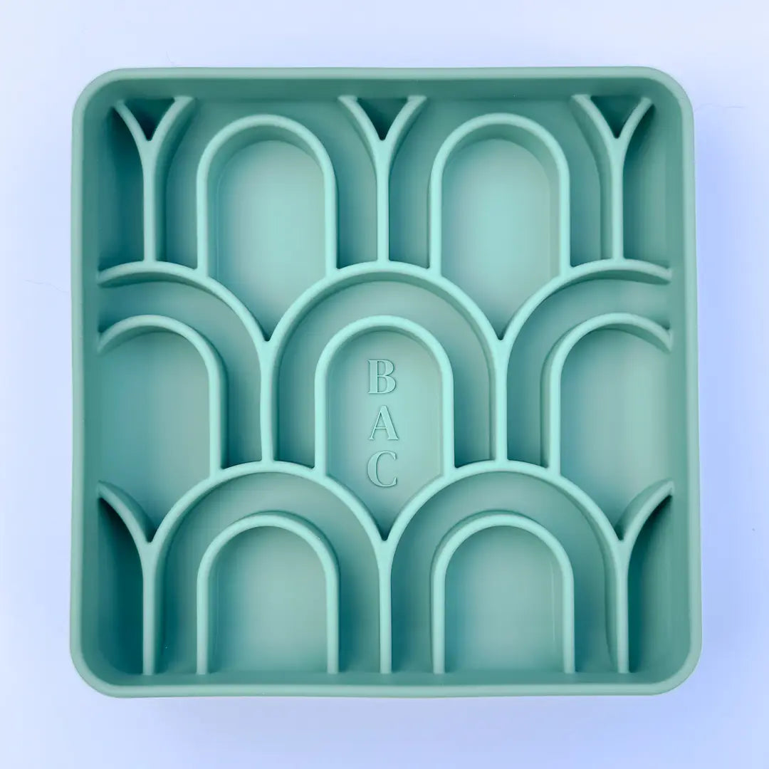 Arco Slow Feeder (NEW Colour)