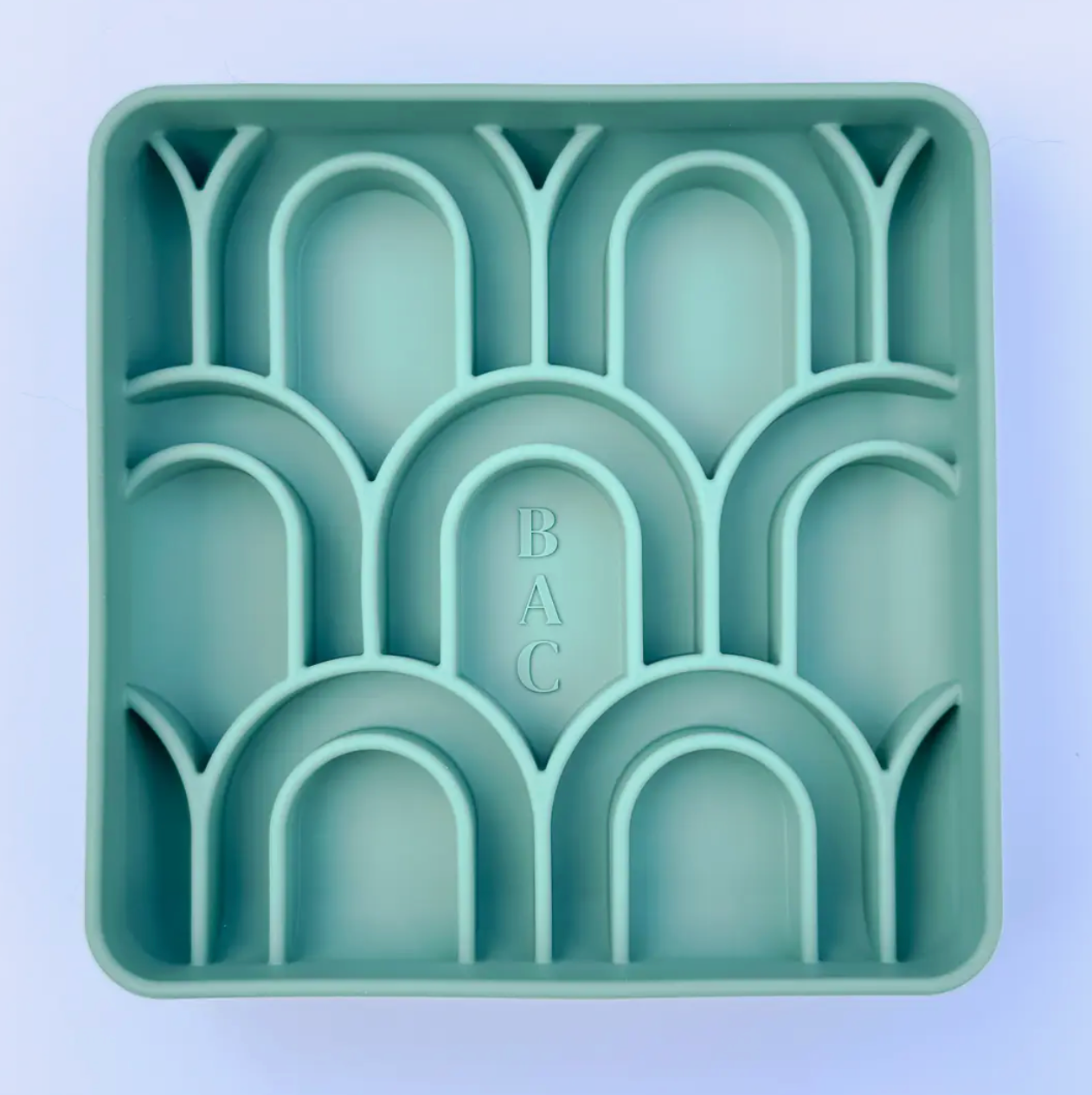 Arco Slow Feeder (NEW Colour)